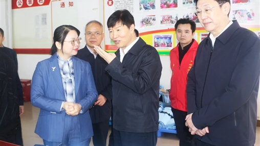 廣西壯族自治區(qū)黨委委員、常委、副書記劉小明蒞臨百裕集團環(huán)江車間調(diào)研