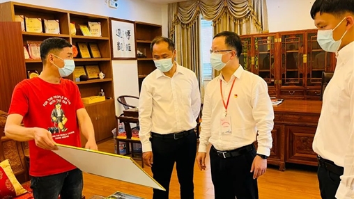 惠安縣委常委、組織部部長(zhǎng)洪亞清蒞臨百裕集團(tuán)研發(fā)中心調(diào)研指導(dǎo)工作