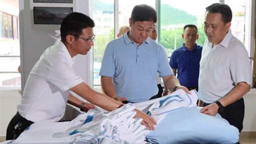 梧州市市委常委、統(tǒng)戰(zhàn)部部長何世恰蒞臨百裕集團(tuán)調(diào)研指導(dǎo)